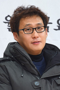 المخرج Ahn Gil-ho