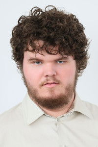 الممثل Aidan Delbis