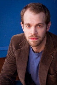 الممثل Alex Organ
