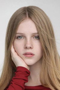 الممثل Alyla Browne