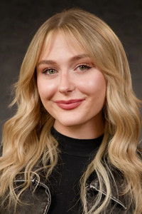 الممثل Alyvia Alyn Lind