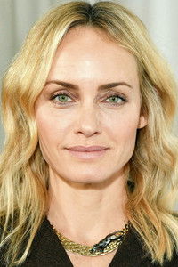 الممثل Amber Valletta