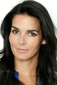 الممثل Angie Harmon