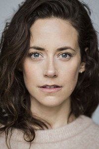 الممثل Anja Knauer