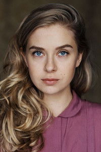 الممثل Anna Herrmann
