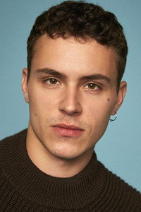 الممثل Arón Piper