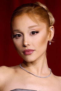 الممثل Ariana Grande