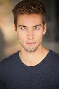 الممثل Austin North