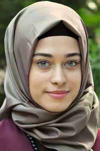 الممثل Büsra Ayaydin