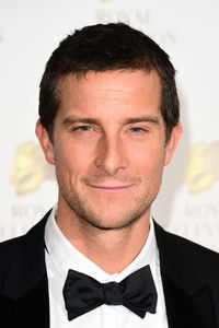 الممثل Bear Grylls