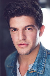 الممثل Brian Muller