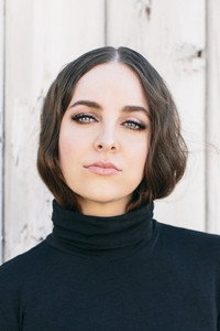 الممثل Brittany Curran