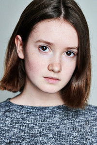 الممثل Bronte Carmichael
