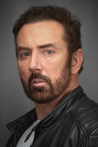 الممثل Bryan Larkin