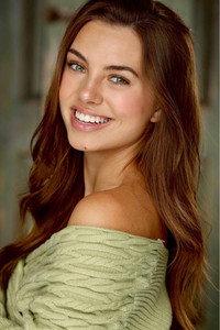 الممثل Caitlin Carmichael