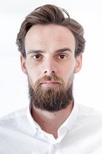 الممثل Carel Nel