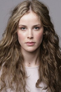 الممثل Carla Juri