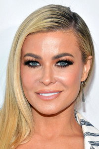 الممثل Carmen Electra