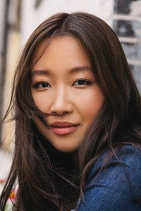 الممثل Carolyn Kang