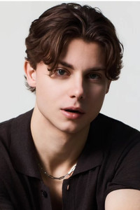 الممثل Carson MacCormac