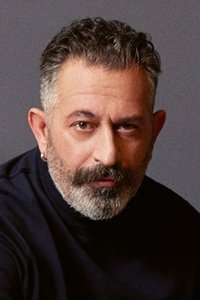 المخرج Cem Yilmaz