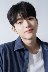 الممثل Cha Kang-Yoon