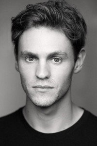 الممثل Charlie Vickers