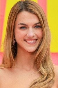 الممثل Chloe East