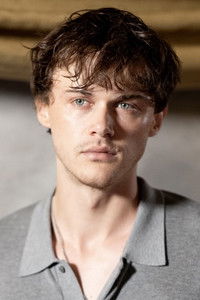 الممثل Christopher Briney