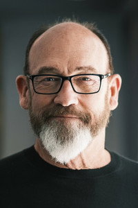 المخرج Chuck Russell