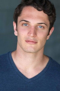 الممثل Colin Woodell