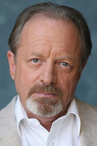الممثل Dan Hicks