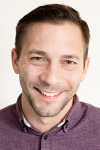 الممثل Dustin Harding