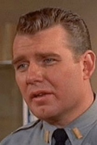 الممثل Earl Rowe
