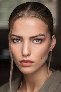 الممثل Eden Hart