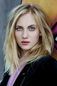 الممثل Elisa Schlott