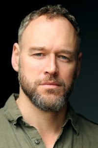 الممثل Elliot Cowan