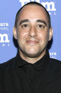 المخرج Elliott Lester