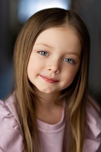 الممثل Emily Mitchell