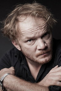 الممثل Eryk Lubos