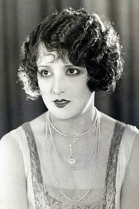 الممثل Estelle Taylor