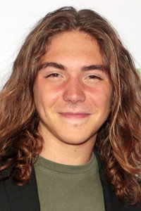 الممثل Evan Adams