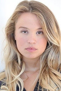 الممثل Evie Thompson