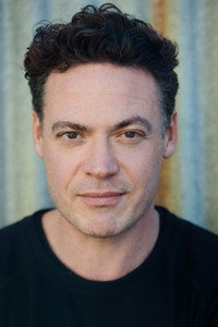 الممثل Fedja van Huêt