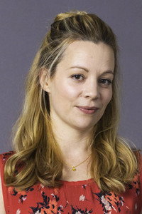 الممثل Fiona Button