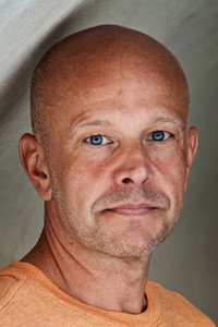 الممثل Fredrik Hallgren