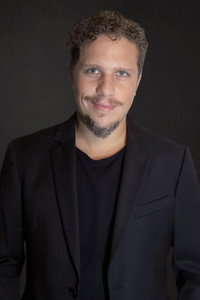 المخرج Gary Alazraki