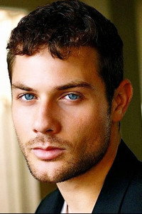 الممثل Gino Anthony Pesi