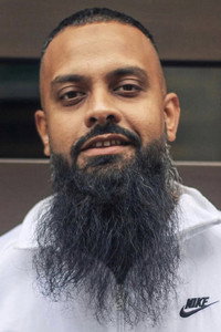 الممثل Guz Khan