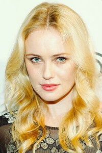الممثل Hannah New